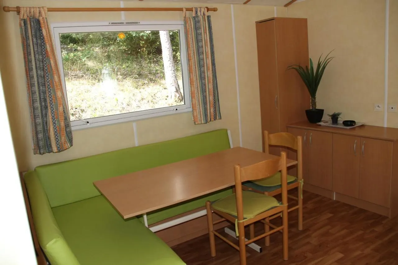 Camping du lac Saint-Julien-du-Verdon 2*,