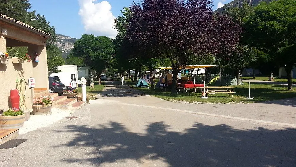Camping du lac Saint-Julien-du-Verdon 2*,